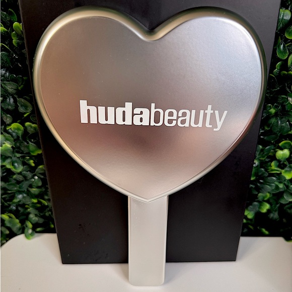Huda Beauty Heart Shape Hand Mirror Metallic Silver limited editon (New) - Picture 1 of 4